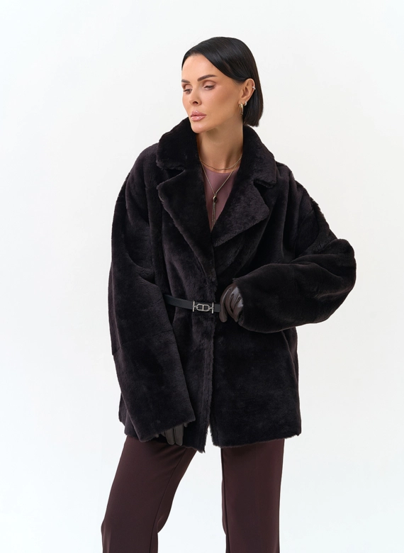 Женская дубленка с английским воротником фото
