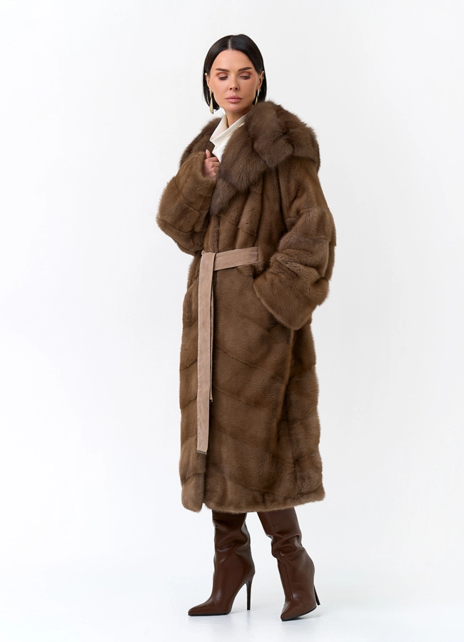Шуба из меха норки с капюшоном из меха куницы модель № 33705 универмаг малина