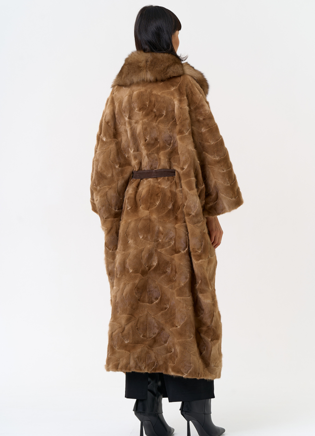 фото Женская шуба из меха норки с воротником их меха песца модель № 31492