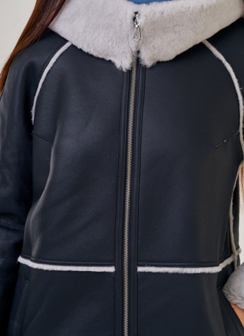 Женская дубленка с капюшоном