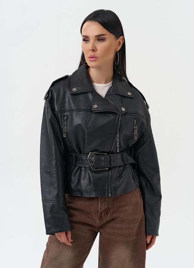 Куртка косуха из эко кожи черного цвета модель № 30305 меха малина