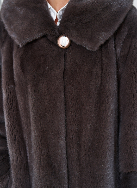 Женская шуба из меха норки с капюшоном 