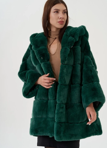 Шуба из меха кролика с капюшоном
