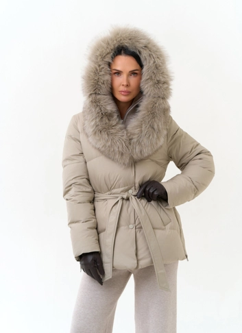 Женский пуховик с капюшоном из меха песца Женский пуховик с капюшоном из меха песца фото