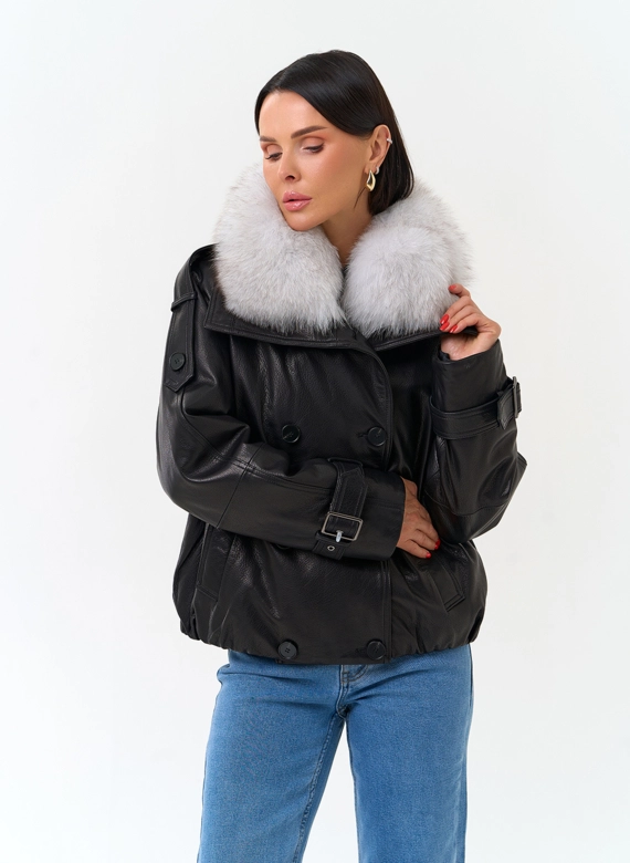 Женский кожаный пуховик с воротником из песца фото