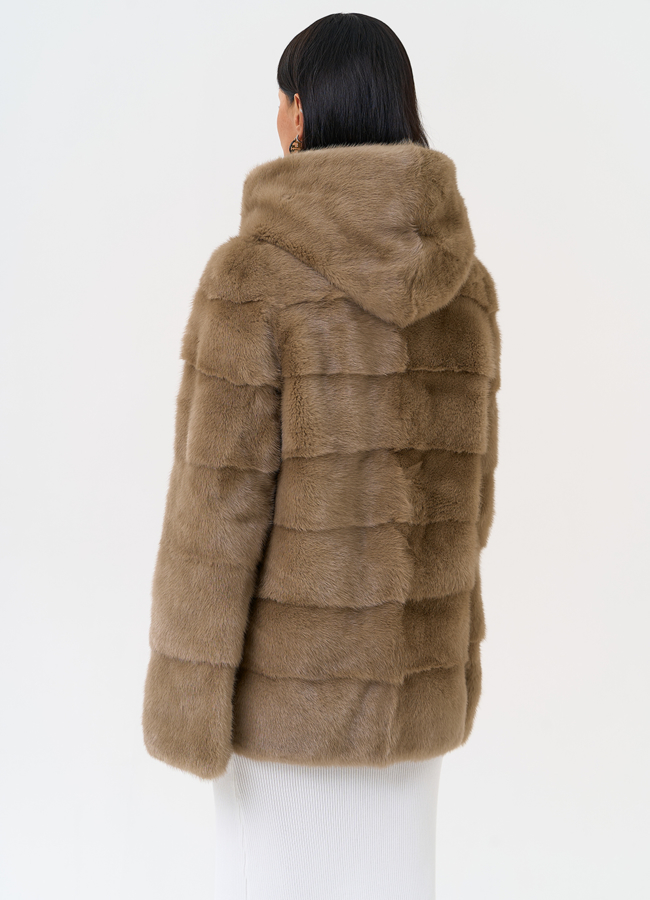 Короткая шуба с капюшоном модель № 31330 в кредит