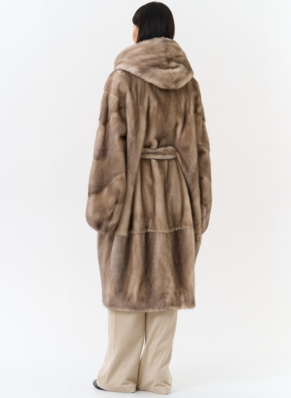 Женская шуба из меха норки с капюшоном