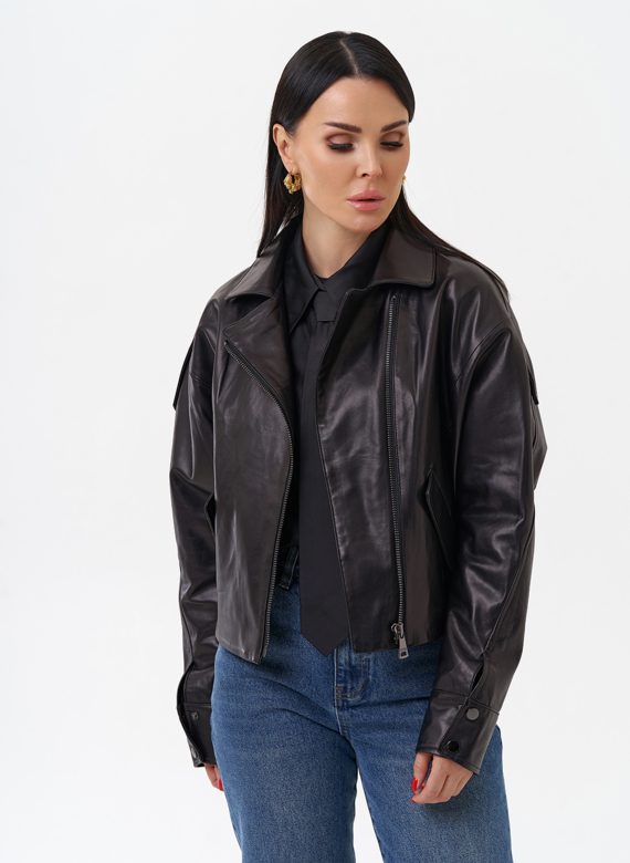 Черная кожаная куртка