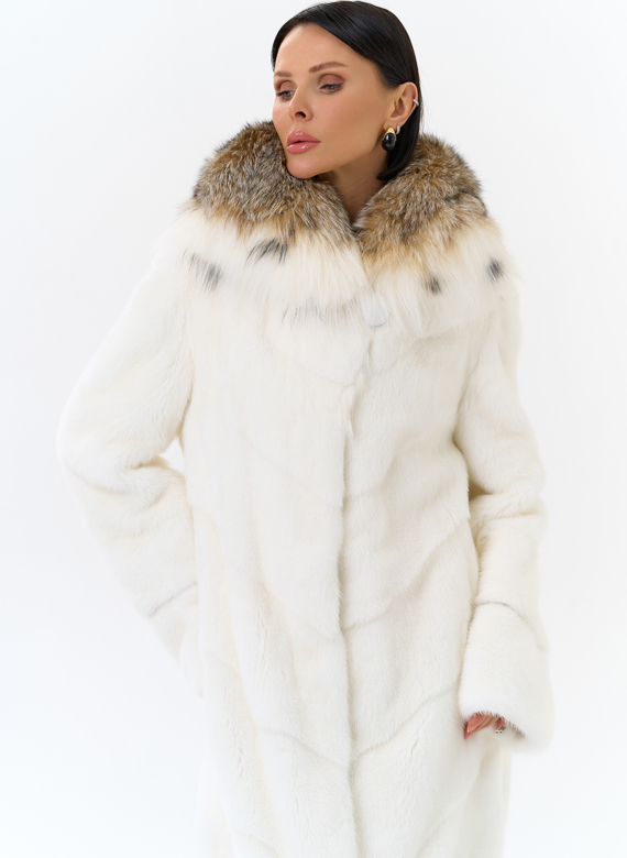 Белая шуба из норки с рысью