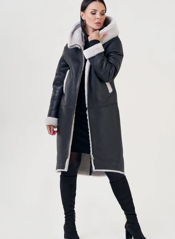 Двухсторонняя женская дубленка с капюшоном